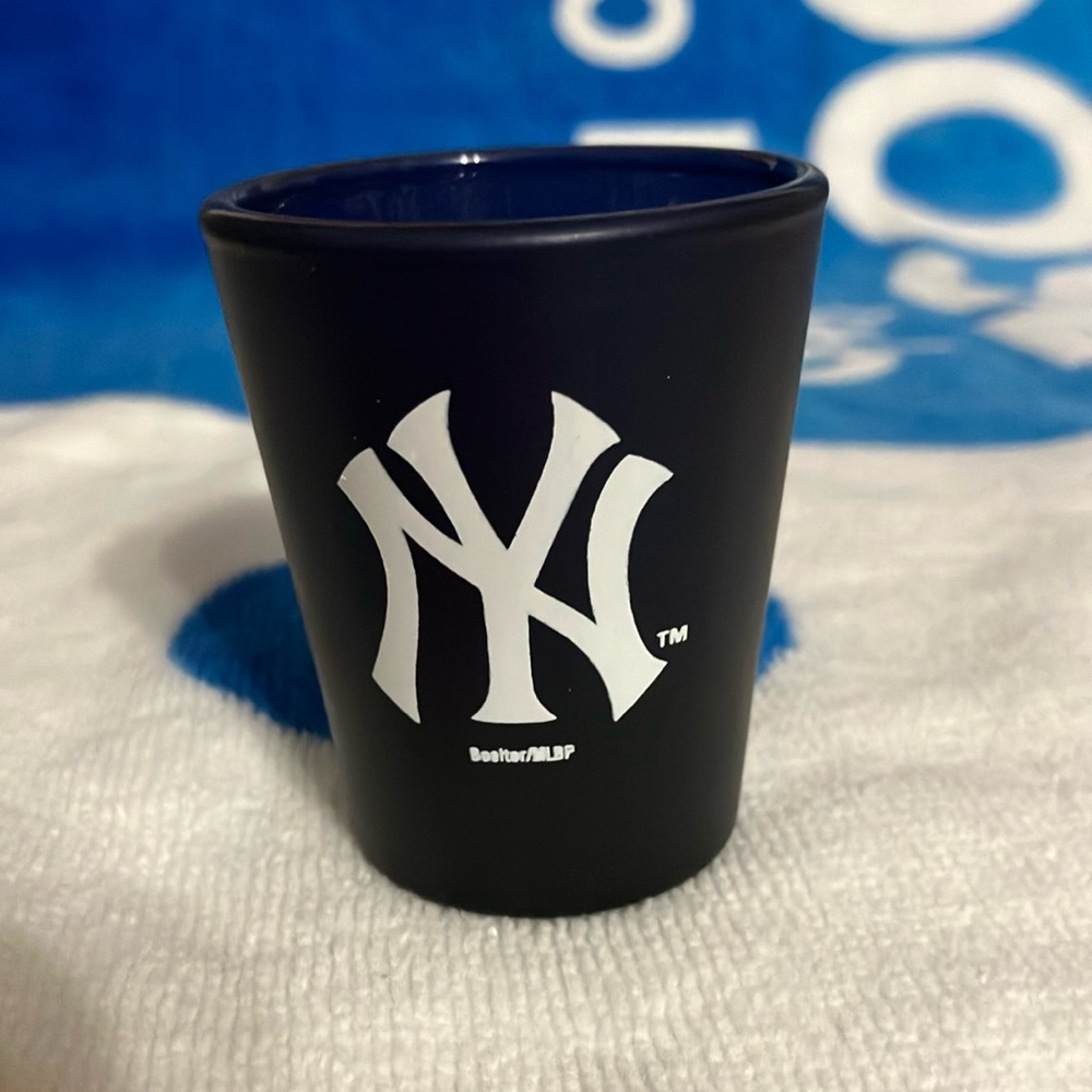 New York Yankees shot glass 2.5”